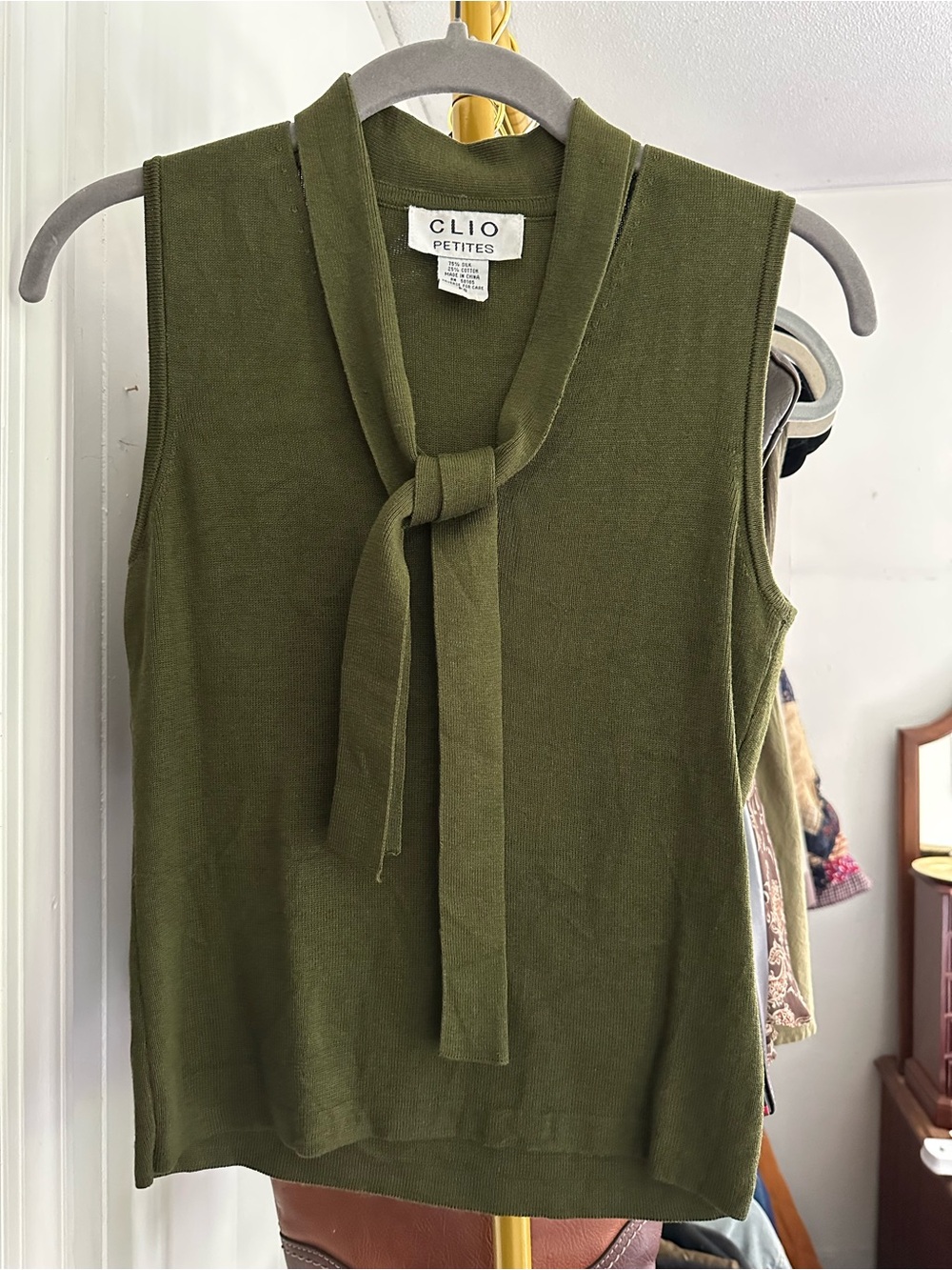Silk Vintage Clio Petites Olive Green sleeveless tie-neck top Size Petite S